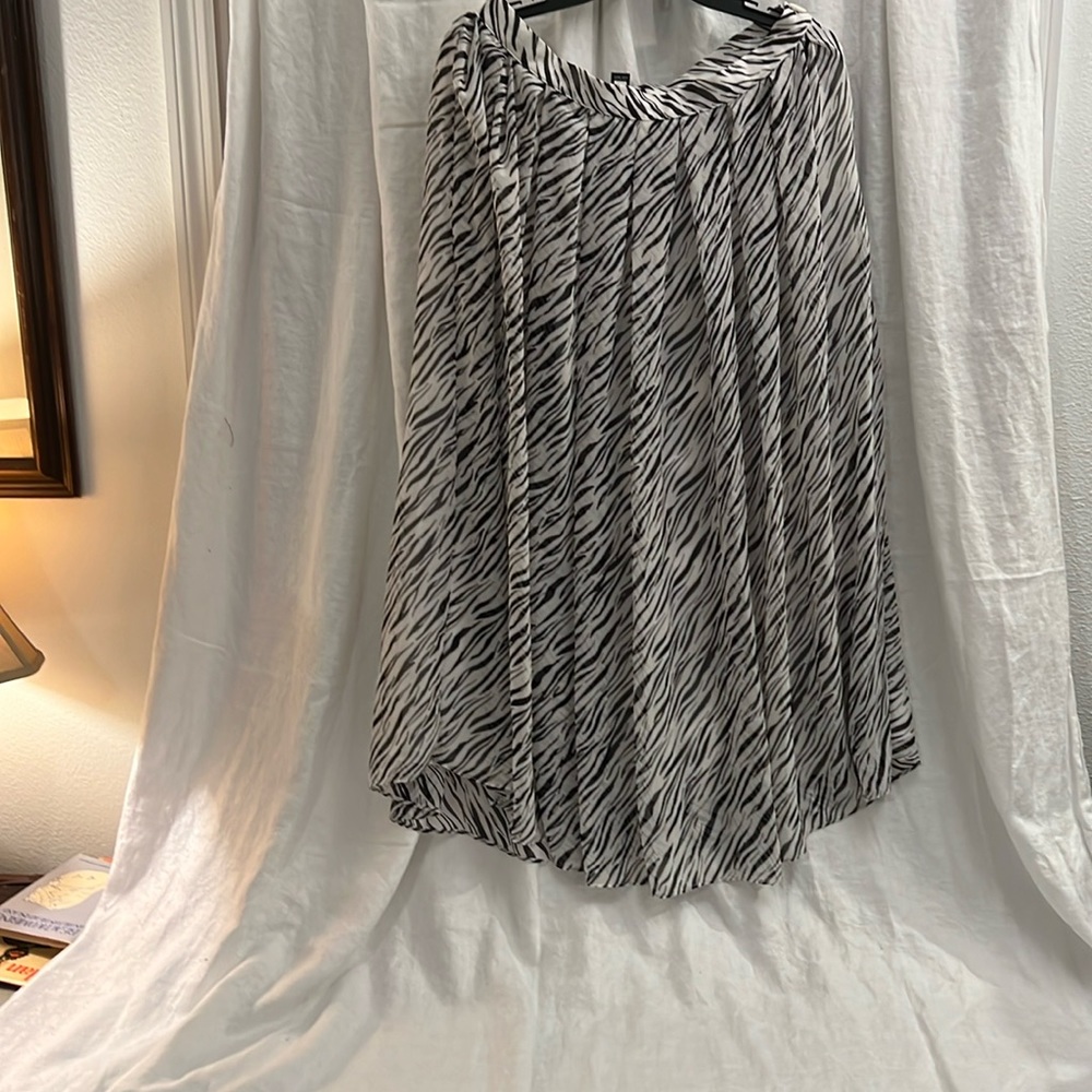 Who What Wear pleated skirt size 12 never worn